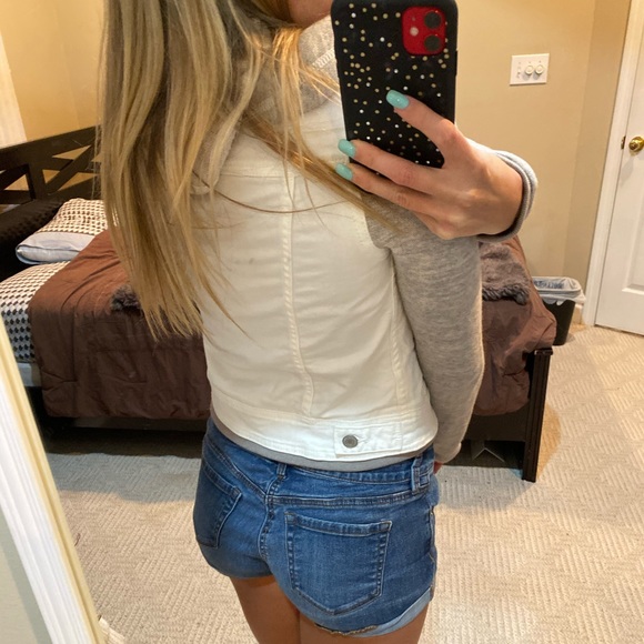 SOLD American Eagle white denim jacket - Picture 3 of 3